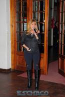 Aida agasaj a los periodistas