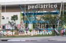 El Poder Legislativo encendi el rbol de Navidad frente al Hospital Peditrico