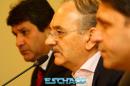Conferencia: Duras acusaciones del Gobernador