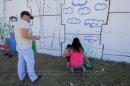Chicos dejan su huella en el Mural de la Sarmiento