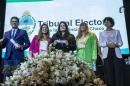 Entrega de diplomas a autoridades electas